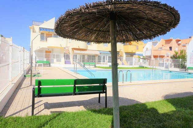 Foto 2 de Dúplex en venda a La Siesta - El Salado - Torreta de 3 habitacions amb terrassa i piscina