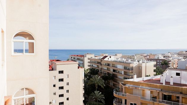 Foto 1 de Piso en venta en Playa de los Locos de 2 habitaciones con terraza y piscina