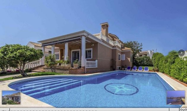 Foto 2 de Venta de chalet en Torrelamata - La Mata de 6 habitaciones con terraza y piscina