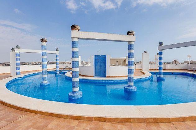 Foto 1 de Àtic en venda a Nueva Torrevieja - Aguas Nuevas de 2 habitacions amb terrassa i piscina