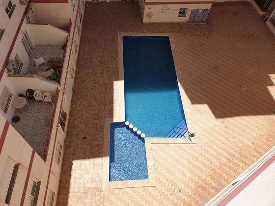 Foto 1 de Àtic en venda a Centro - Torrevieja de 2 habitacions amb terrassa i piscina