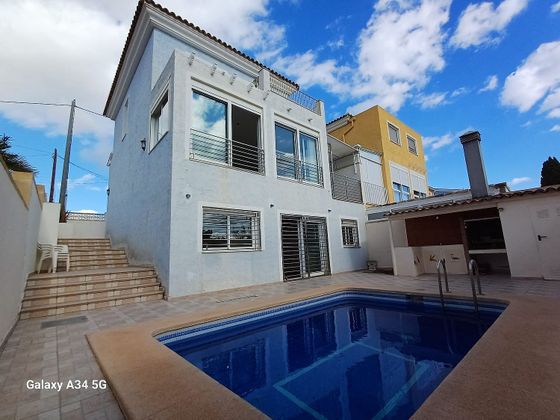 Foto 2 de Venta de chalet en Villajoyosa ciudad de 5 habitaciones con terraza y piscina
