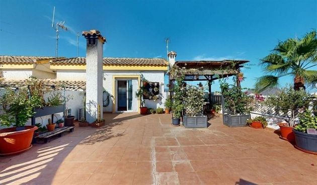 Foto 1 de Casa adossada en venda a Monforte del Cid de 4 habitacions amb terrassa i piscina
