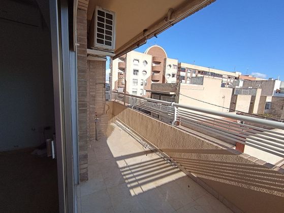 Foto 2 de Piso en venta en Alcalde Felipe Mallol de 4 habitaciones con terraza y aire acondicionado