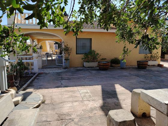 Foto 1 de Venta de chalet en Busot de 4 habitaciones con terraza y piscina