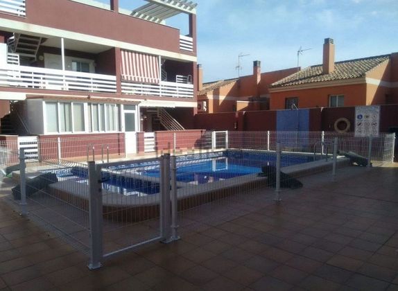 Foto 1 de Venta de piso en Orihuela ciudad de 2 habitaciones con terraza y piscina
