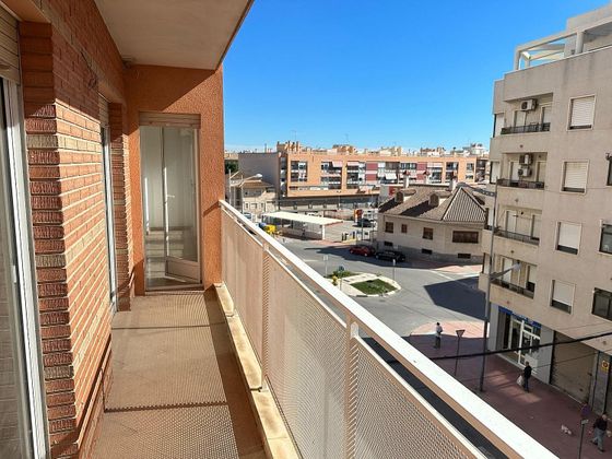 Foto 2 de Pis en venda a Callosa de Segura de 4 habitacions amb balcó i ascensor
