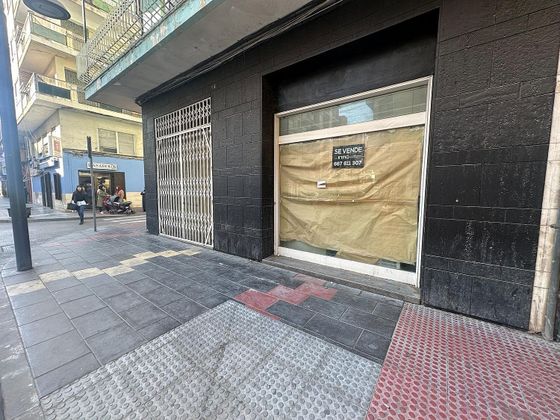 Foto 1 de Local en venda a avenida De la Constitución de 166 m²