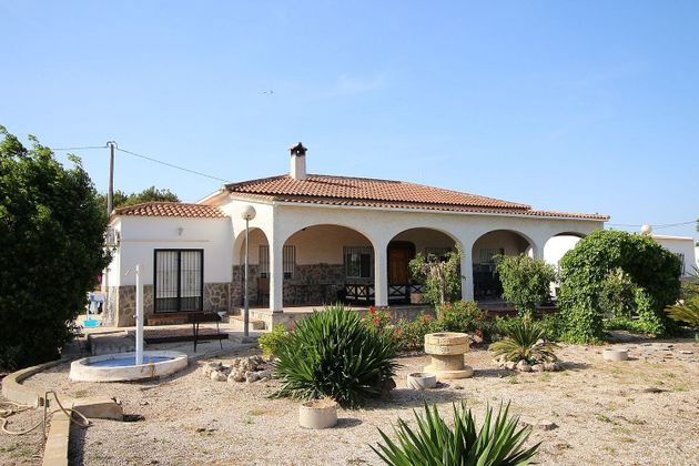 Foto 1 de Casa en venta en Dolores de 5 habitaciones con terraza y piscina