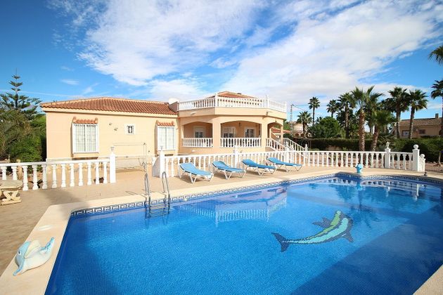 Foto 1 de Casa en venda a Catral de 4 habitacions amb terrassa i piscina