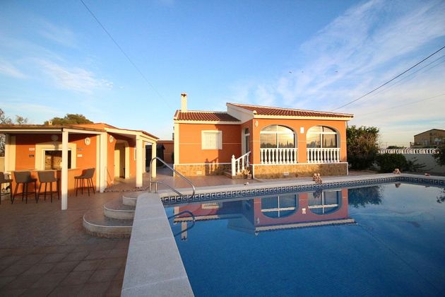 Foto 1 de Casa en venda a Catral de 3 habitacions amb terrassa i piscina