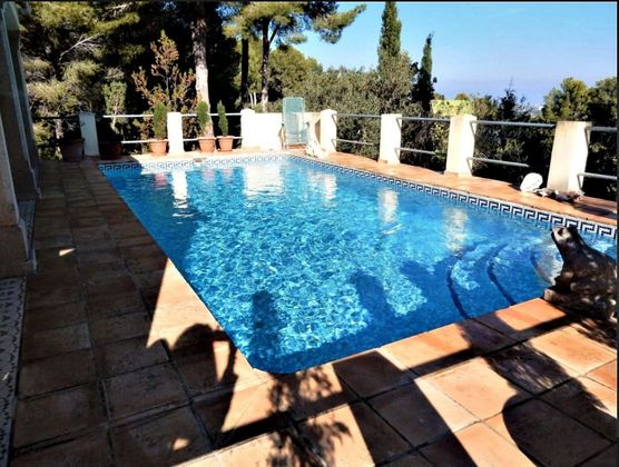 Foto 1 de Venta de chalet en Pedreguer de 4 habitaciones con terraza y piscina