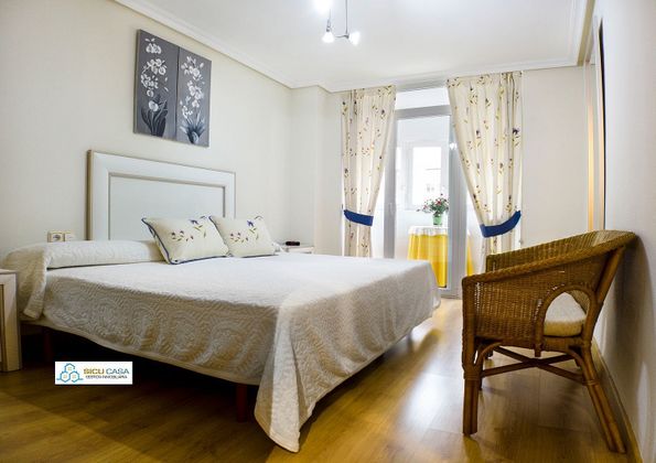 Foto 1 de Pis en venda a Ensanche - Diputación de 3 habitacions amb terrassa i garatge