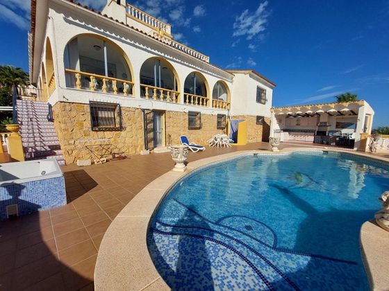 Foto 2 de Chalet en venta en Nucia (la) de 8 habitaciones con terraza y piscina