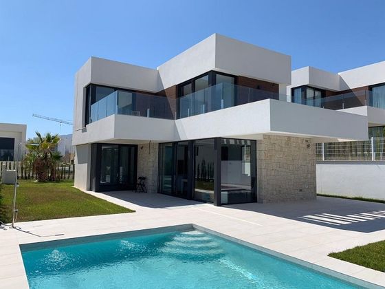 Foto 1 de Casa en lloguer a Cala de Finestrat de 4 habitacions amb terrassa i piscina