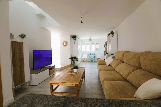 Foto 1 de Casa adosada en venta en Nucia (la) de 3 habitaciones con terraza y piscina