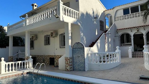 Foto 1 de Chalet en alquiler en Nucia (la) de 3 habitaciones con terraza y piscina