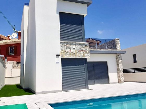 Foto 2 de Chalet en venta en Cala de Finestrat de 5 habitaciones con terraza y piscina