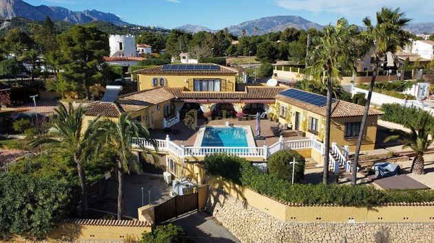 Foto 1 de Chalet en venta en Nucia (la) de 7 habitaciones con terraza y piscina