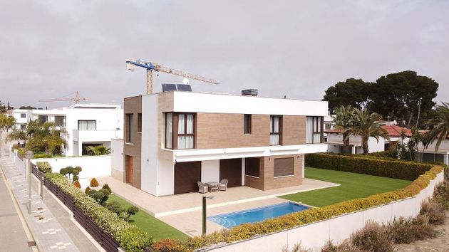 Foto 1 de Xalet en venda a calle Galileu de 4 habitacions amb terrassa i piscina