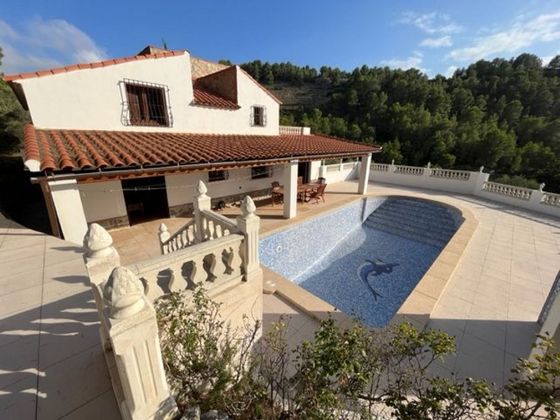 Foto 1 de Venta de casa en Bolulla de 4 habitaciones con terraza y piscina