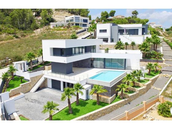 Foto 1 de Xalet en venda a urbanización Tosalet Fase de 3 habitacions amb terrassa i piscina
