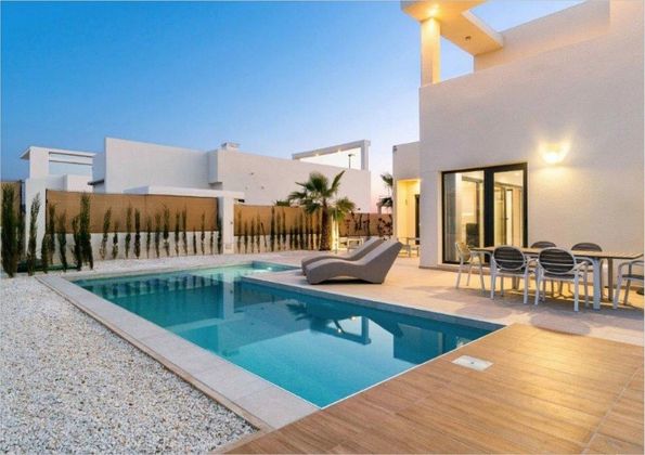 Foto 1 de Casa en venda a calle Antonio Orts de 3 habitacions amb terrassa i piscina