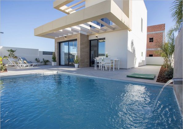 Foto 1 de Casa en venda a calle La Herrada de 3 habitacions amb piscina