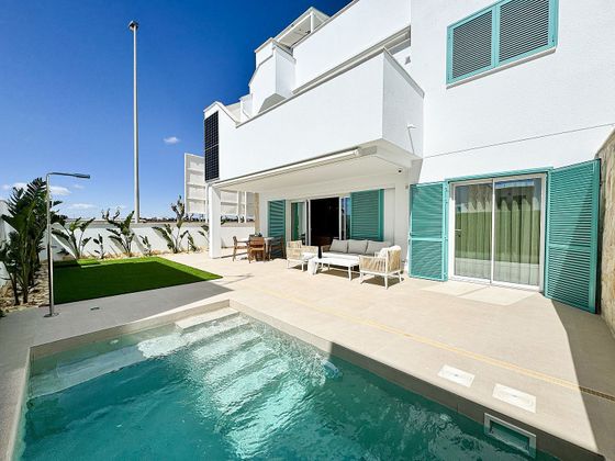 Foto 1 de Piso en venta en calle Parque Antonio Gálvez de 3 habitaciones con terraza y piscina