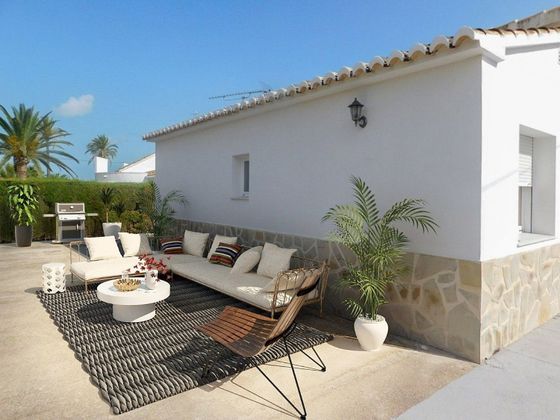 Foto 1 de Casa en lloguer a Les Marines/Las Marinas de 2 habitacions amb terrassa i piscina