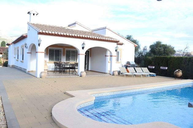 Foto 1 de Casa en venda a Orba de 4 habitacions amb piscina i garatge
