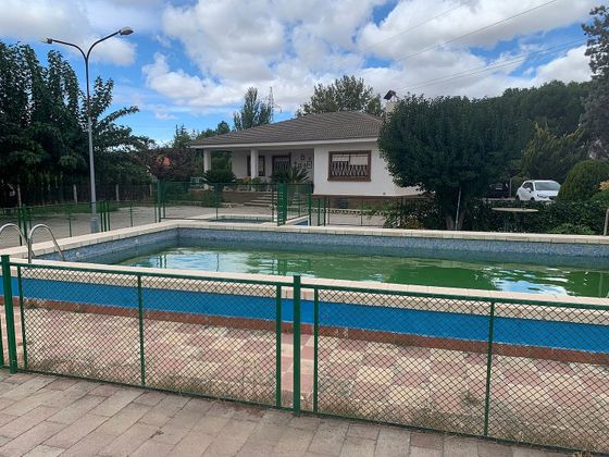 Foto 1 de Xalet en venda a Villena de 4 habitacions amb terrassa i piscina