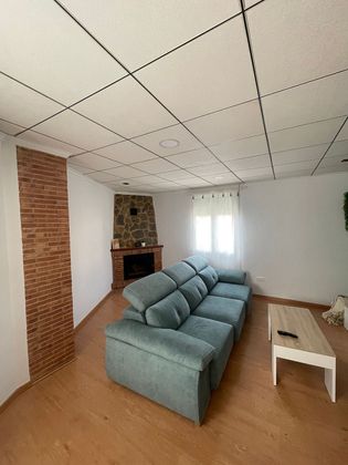 Foto 2 de Casa adossada en venda a Villena de 4 habitacions amb terrassa i aire acondicionat