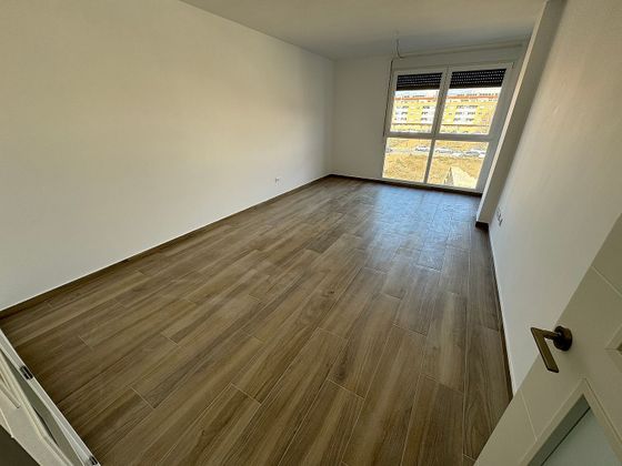 Foto 1 de Venta de piso en Villena de 3 habitaciones con balcón y calefacción