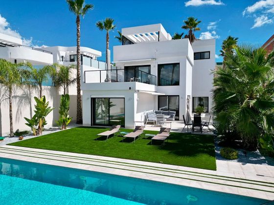 Foto 1 de Casa en venda a San Fulgencio de 4 habitacions amb terrassa i piscina