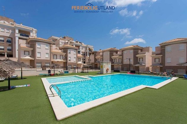 Foto 2 de Venta de casa en calle Juan Sebastián Elcano de 3 habitaciones con terraza y piscina