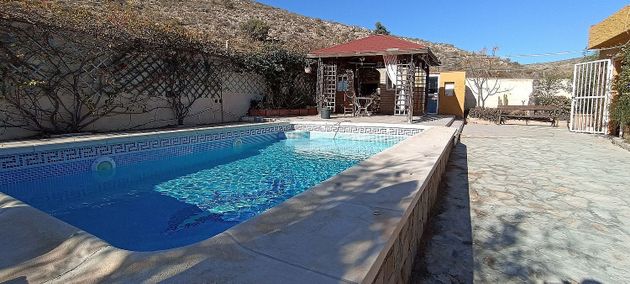 Foto 1 de Chalet en venta en calle De la Gardenia de 4 habitaciones con piscina y jardín