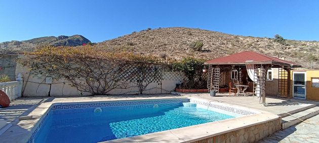 Foto 2 de Chalet en venta en calle De la Gardenia de 4 habitaciones con piscina y jardín