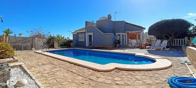 Foto 1 de Chalet en venta en calle Camamilla de 3 habitaciones con terraza y piscina