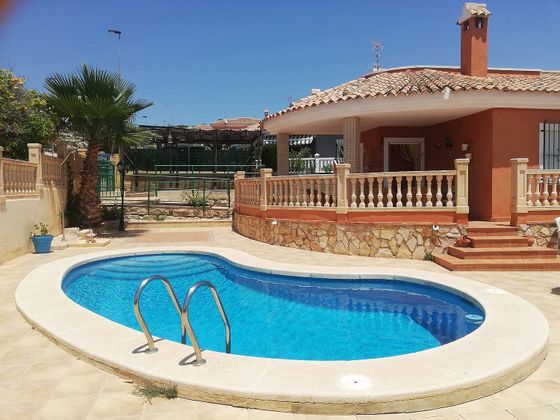 Foto 1 de Chalet en venta en calle Camamilla de 3 habitaciones con terraza y piscina