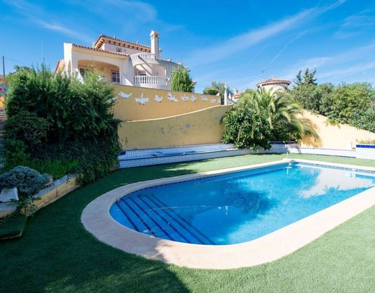 Foto 1 de Venta de chalet en Almoradí de 4 habitaciones con terraza y piscina
