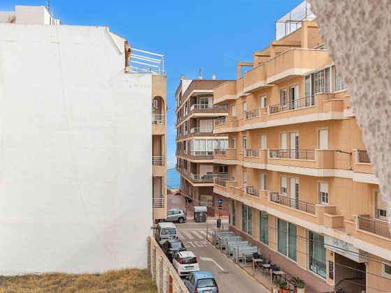Foto 2 de Venta de piso en Torrelamata - La Mata de 3 habitaciones con terraza y balcón