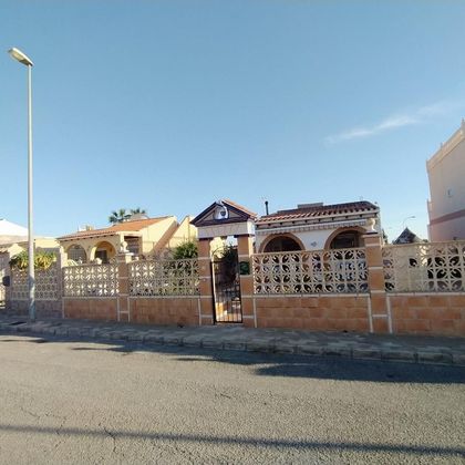 Foto 2 de Chalet en venta en La Siesta - El Salado - Torreta de 2 habitaciones con terraza y piscina