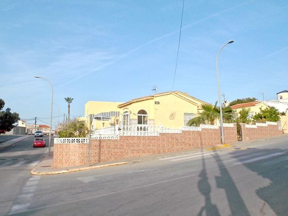 Foto 2 de Chalet en venta en San Fulgencio de 3 habitaciones con terraza y jardín