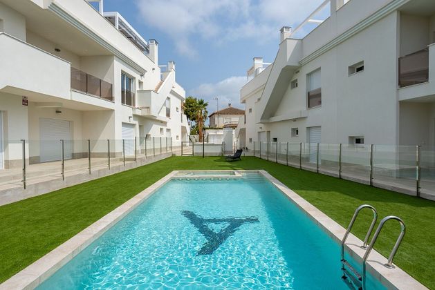 Foto 2 de Àtic en venda a calle Villamartin Orihuela Costa de 2 habitacions amb terrassa i piscina
