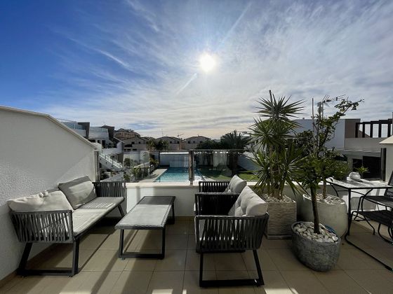 Foto 2 de Àtic en venda a calle La Paz de 2 habitacions amb terrassa i piscina