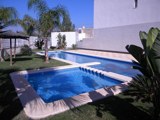 Foto 1 de Casa adossada en venda a calle De Les Penyetes de 4 habitacions amb terrassa i piscina