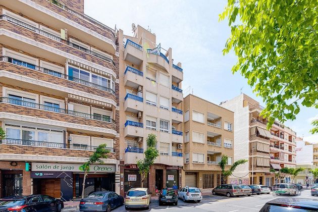 Foto 1 de Àtic en venda a Centro - Torrevieja de 2 habitacions amb terrassa i balcó