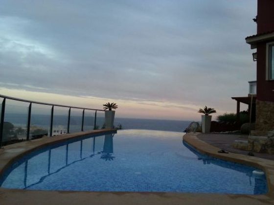 Foto 1 de Chalet en alquiler en Pueblo Español-Coveta Fumá de 5 habitaciones con terraza y piscina