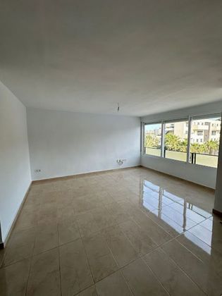 Foto 1 de Venta de piso en Albufereta de 3 habitaciones con terraza y balcón